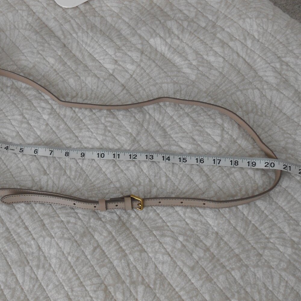 Fossil Taupe Color Neutral Leather Crossbody Bag read details. - Picture 15 of 15